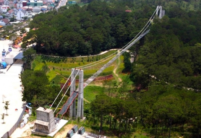 Hiện trạng cầu đáy kính trong Thung Lũng Tình Yêu sau 3 năm nằm chờ giấy phép