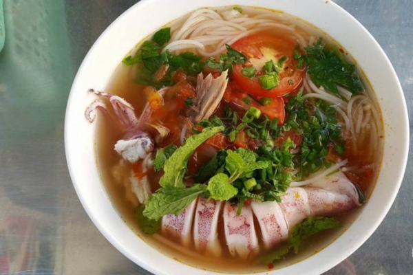 Bún mực lạ miệng ở vùng đất &quot;hoa vàng, cỏ xanh&quot;