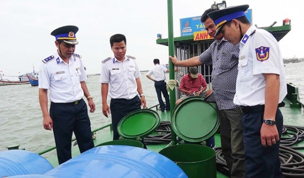 Báo động tình trạng buôn lậu xăng dầu kém chất lượng