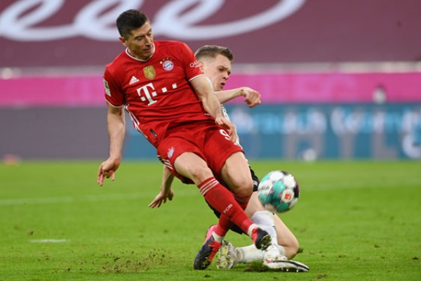 Bayern Munich bay cao với Lewandowski