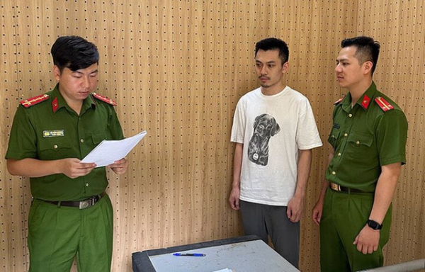 Nhân viên ngân hàng xâm nhập vào tải khoản chiếm đoạt nhiều tỉ đồng của khách