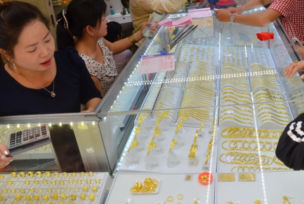 Gi&aacute; v&agrave;ng SJC v&agrave; trang sức c&ugrave;ng tăng mạnh