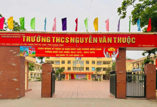 Hiệu trưởng bị &ldquo;tố&rdquo; chỉ đạo sửa điểm từ yếu l&ecirc;n giỏi cho con c&aacute;n bộ phường