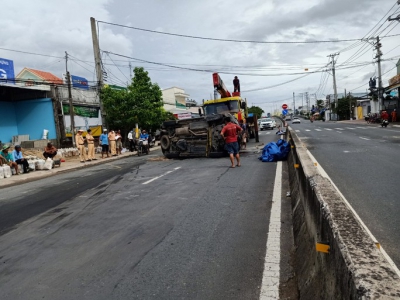 Kinh hãi ôtô lộn nhiều vòng trên Quốc lộ 1 ở Bạc Liêu