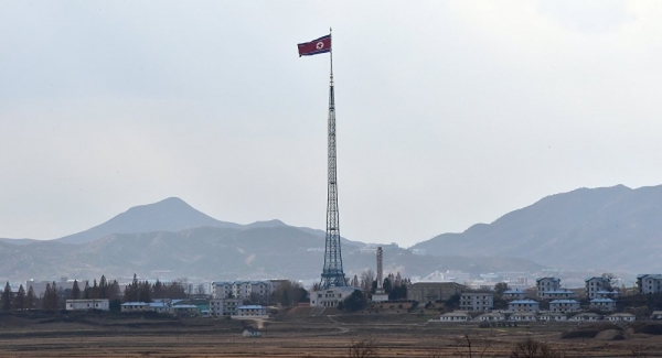 Nóng: Vật thể bay lạ xuất hiện lúc Trump gặp Kim Kong un ở DMZ