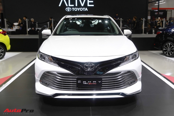 Toyota Camry 2019 chốt lịch ra mắt tại Việt Nam, chỉ còn chờ Honda Accord