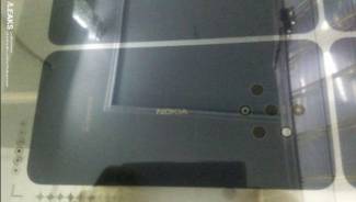 Nokia 9 bất ngờ lộ h&igrave;nh ảnh mặt lưng với thiết kế&hellip; 5 camera?