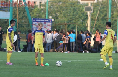 Giúp HAGL trụ hạng tại V-League, Văn Thanh và Hồng Duy vui vẻ tập luyện cùng ĐT Việt Nam