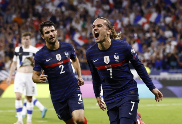 &quot;Sao thất sủng&quot; Griezmann tỏa sáng, Pháp xây chắc ngôi đầu châu Âu