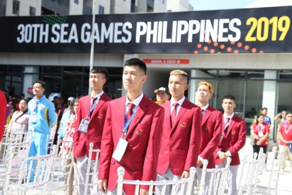 Cờ Việt Nam tung bay trong làng SEA Games 30