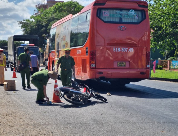 Diễn biến mới vụ xe khách tông xe máy, 2 học sinh tử vong