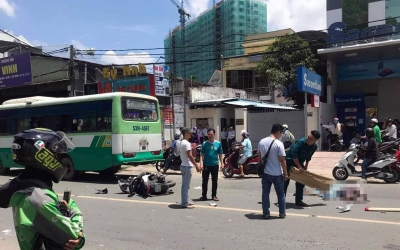 Cô gái đi xe SH tử vong sau va chạm với xe buýt