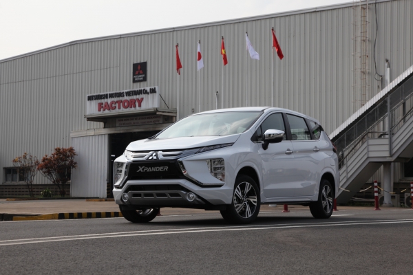 Mitsubishi Xpander phiên bản lắp ráp trình làng, giá ngang bản nhập khẩu