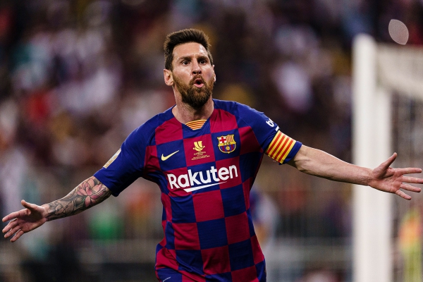 Messi tiếp bước Ronaldo trở thành tỷ phú bóng đá