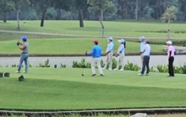 Vụ giám đốc sở, bí thư huyện chơi golf trong giờ làm việc: Bắc Ninh xử lý thế nào?