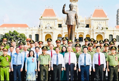 Tổng Bí thư, Chủ tịch nước Tô Lâm dự Lễ dâng hoa, báo công dâng Bác của Công an TP HCM