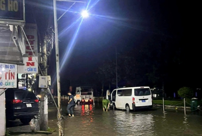 Cần Thơ: Rò rỉ điện khi triều cường dâng cao khiến 2 học sinh tử vong