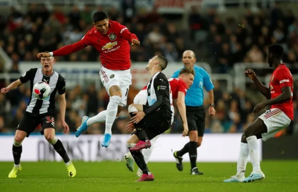 Man United gục ngã trước Newcastle