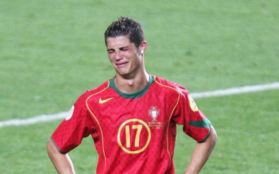 Ronaldo tại Euro 2004: Nước mắt đổi lấy sự trưởng thành