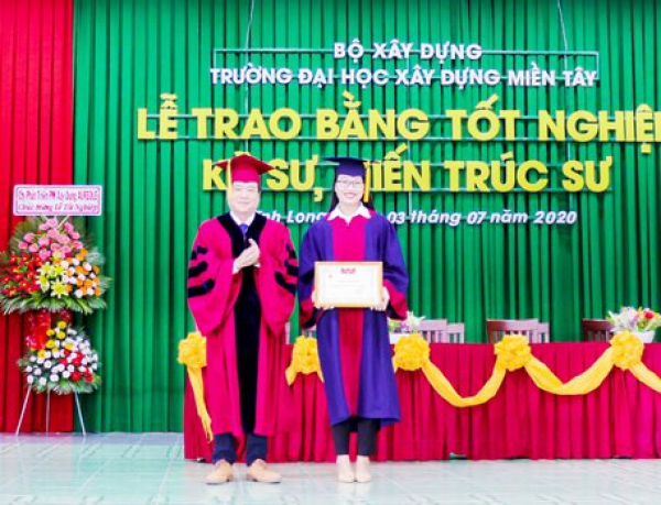 Trường ĐH Xây dựng Miền Tây trao bằng tốt nghiệp cho 227 sinh viên