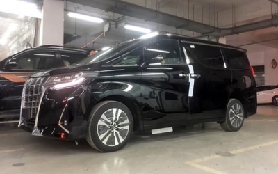 Toyota Alphard 2019 chính hãng hơn 4 tỷ đồng về đại lý, xe nhập tư lao đao vì giá cao