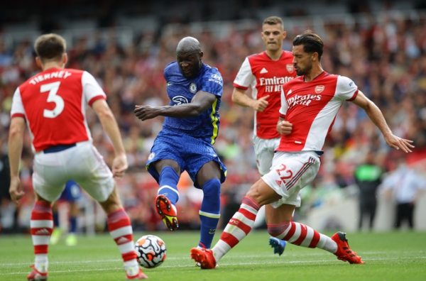 Lukaku bùng nổ ngày tái xuất, Chelsea hạ gục Arsenal trận derby London