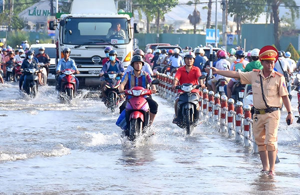 Ðảm bảo an toàn giao thông khi triều cường dâng cao