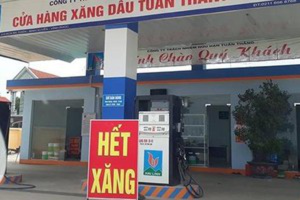 Bồn chứa còn 20 ngàn lít, cây xăng ở Hà Nội vẫn từ chối bán vì &quot;hết hàng&quot;