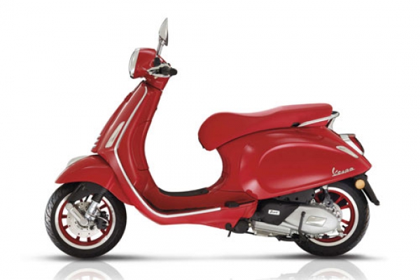 Cận cảnh Vespa Primavera 125 RED 2020