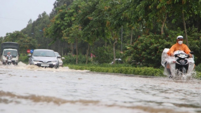 Hậu Giang tăng cường đảm bảo ATGT mùa mưa, lũ