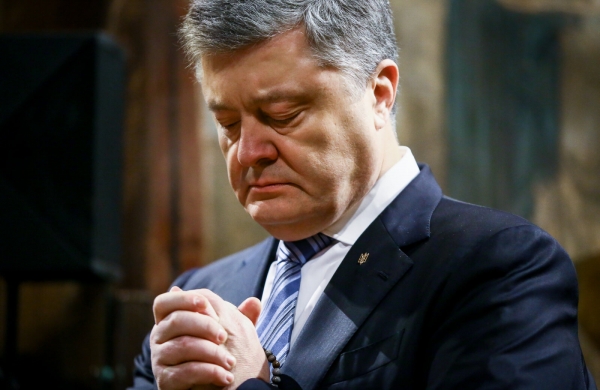 Tòa án Kiev mở vụ kiện cấm Poroshenko rời khỏi Ukraine