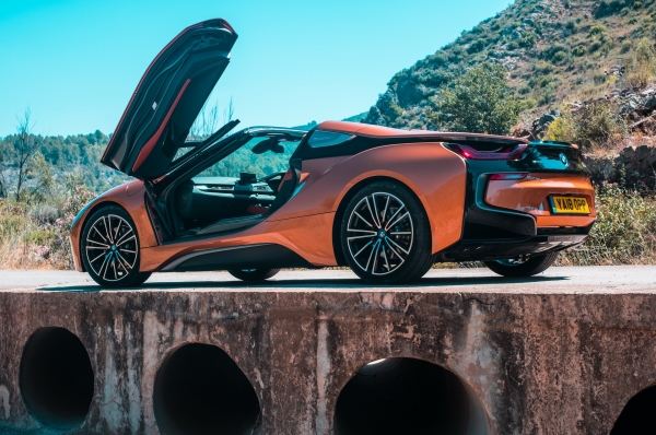 Lộ diện hình ảnh BMW i8 &quot;thoát xác&quot; với hình hài mới, sắc sảo không ngờ