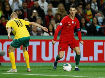 Ronaldo lập hat-trick giúp Bồ Đào Nha đè bẹp Lithuania