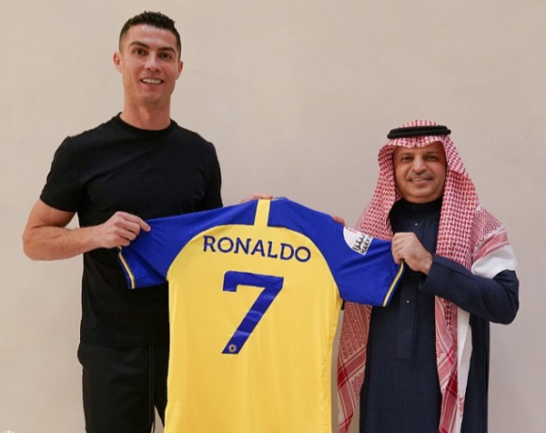 Ronaldo chính thức gia nhập Al-Nassr với hợp đồng “khủng” 350 triệu bảng