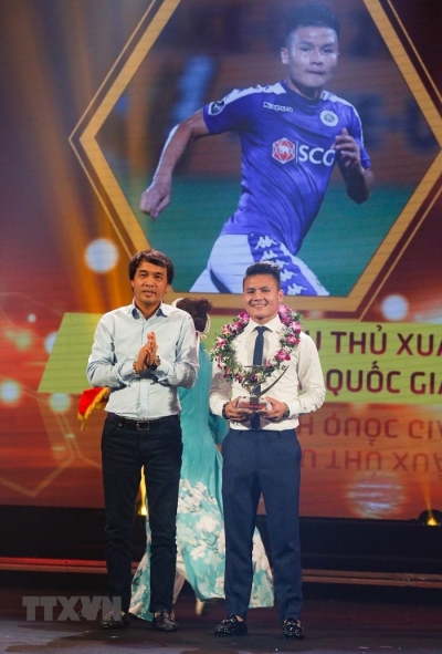 Quang Hải tiếp tục được tôn vinh tại V-League Awards 2019