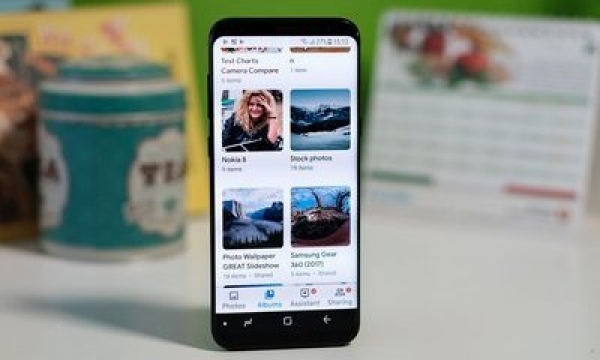 Google cập nhật ứng dụng Google Photos cho smartphone màn hình gập