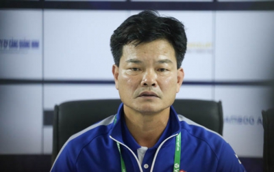 HLV Nguyễn Văn Sỹ: &#039;Không có khán giả thì nên dừng V-League 2020&#039;