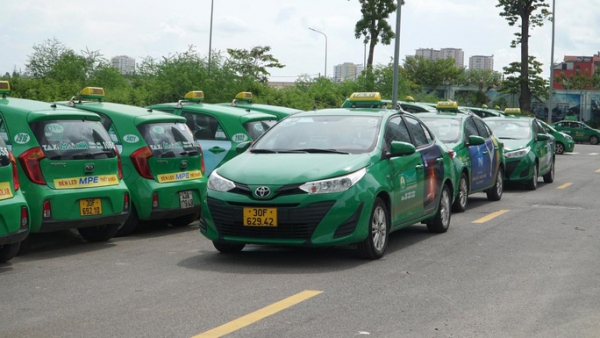 Tài xế taxi ồ ạt bỏ nghề