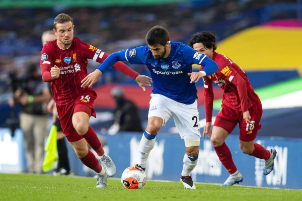 Everton vs Liverpool: Thức tỉnh đi, nhà vô địch!