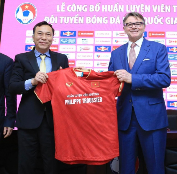 VFF phải đền bù bao nhiêu tiền để chấm dứt hợp đồng với HLV Philippe Troussier?