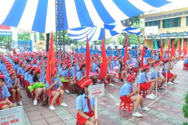 Bong bóng không bay lên trời trong ngày khai giảng