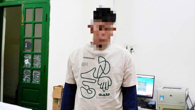 Bắt khẩn cấp người cha &ocirc;m 2 con nhảy cầu tự tử