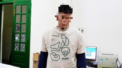 Bắt khẩn cấp người cha &ocirc;m 2 con nhảy cầu tự tử