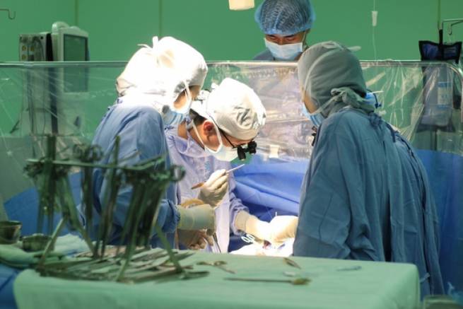 Khối u lấp gần hết van tim