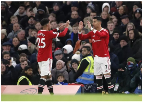 Man United có điểm, Ronaldo gây bão đường hầm sân Stamford Bridge