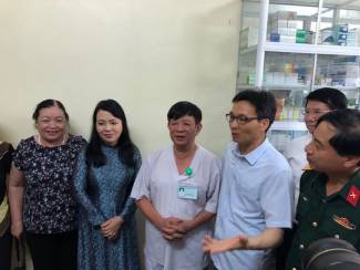 Ph&oacute; Thủ tướng: Chưa đ&acirc;u quản l&yacute; b&aacute;n thuốc lỏng lẻo như Việt Nam!