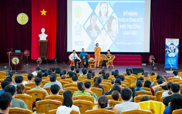 Trường Đại học An Giang: Tập huấn kỹ năng thích ứng môi trường làm việc cho sinh viên