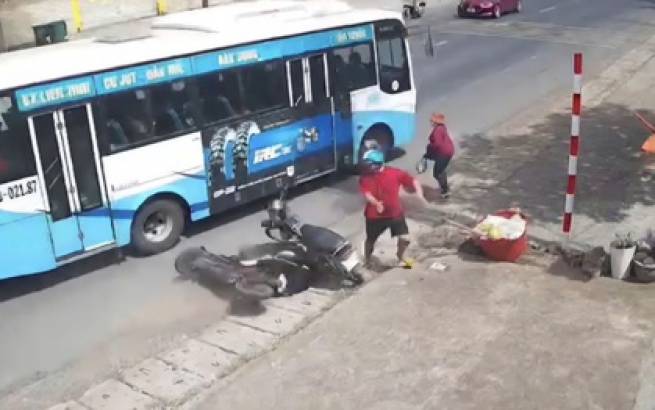 Diễn biến mới vụ t&ocirc;ng một học sinh văng xa nhưng t&agrave;i xế xe bu&yacute;t kh&ocirc;ng biết?