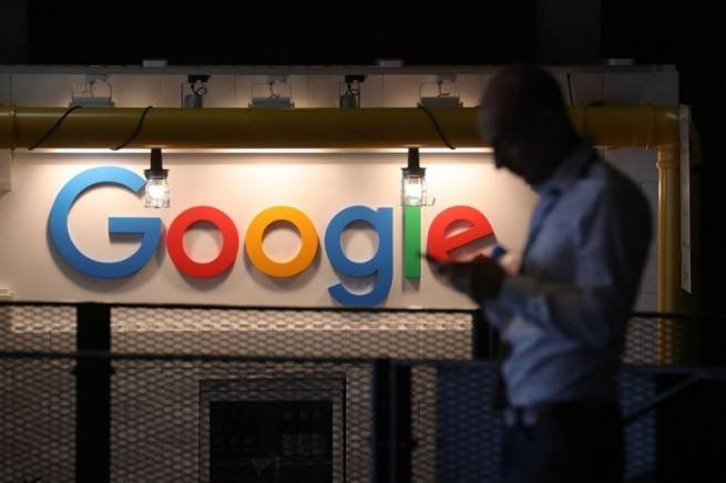 Trung Quốc ch&agrave;o đ&oacute;n Google trở lại "miễn l&agrave; tu&acirc;n thủ luật ph&aacute;p"