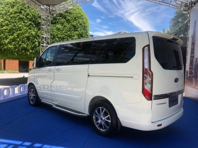 Lộ thông số kỹ thuật 2 phiên bản Ford Tourneo tại Việt Nam, chênh lệch 200 triệu đồng